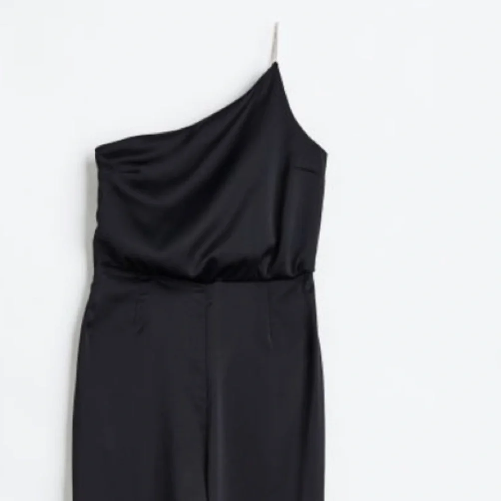 Black satin jumpsuit - Picture 2 of 7